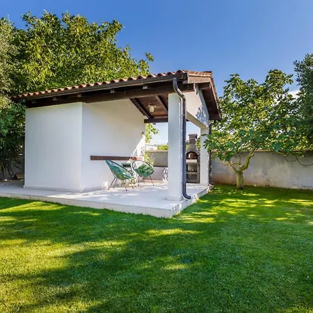 Taste With Pool Next To The Sea Villa *