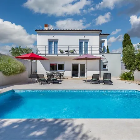 Taste With Pool Next To The Sea * Fažana
