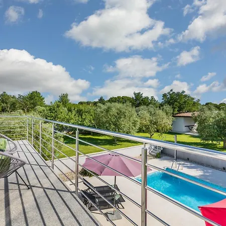 Taste With Pool Next To The Sea Villa